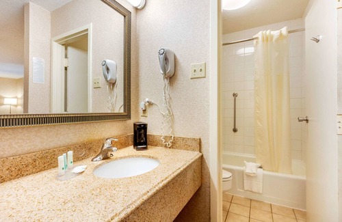 Clarksville Hotel | Quality Inn Exit 4