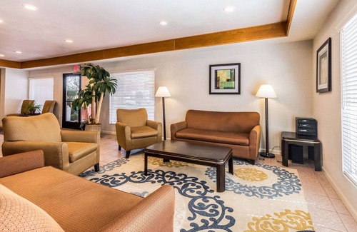 Raisin Hotel | Quality Inn Fresno Near University