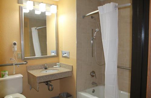 Canton Hotel | Quality Inn Hall of Fame