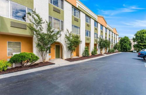 Huntersville Hotel | Quality Inn Huntersville near Lake Norman