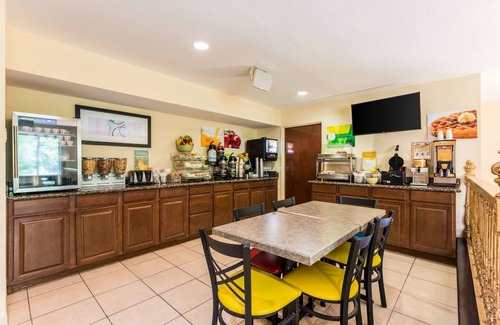 Huntersville Hotel | Quality Inn Huntersville near Lake Norman