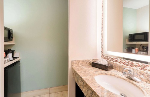 Pigeon Forge Hotel | Quality Inn Near the Island Pigeon Forge
