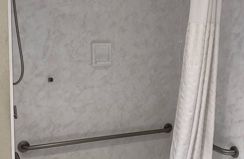 Riverside Hotel | Quality Inn Riverside near UCR and Downtown