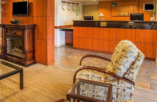 Silver Lake Hotel | Quality Inn & Suites Everett