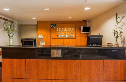 Silver Lake Hotel | Quality Inn & Suites Everett