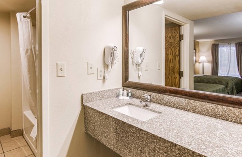 Stone Mountain Hotel | Quality Inn & Suites Atlanta Stone Mountain