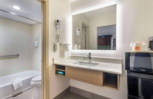 Athens Hotel | Quality Inn & Suites Athens University Area