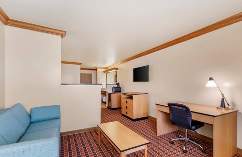Aurora Hotel | Quality Inn & Suites Denver Airport - Gateway Park