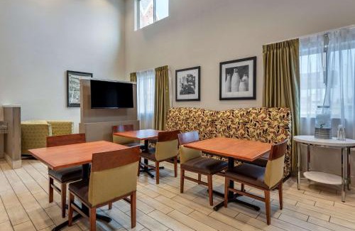 Evansville Hotel | Quality Inn & Suites Evansville Downtown