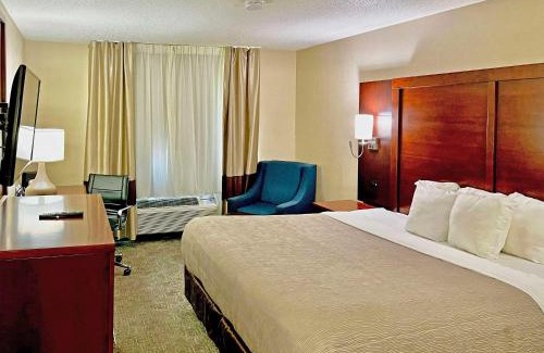 Ashwaubenon Hotel | Quality Inn & Suites Green Bay - Ashwaubenon
