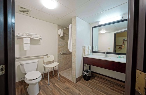 Harrington Hotel | Quality Inn & Suites Harrington - Milford