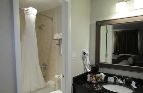 Florida Central Atlantic Coast Hotel | Quality Inn & Suites Kissimmee by The Lake