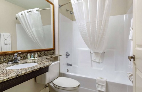 Longview Hotel | Quality Inn & Suites Longview I-20