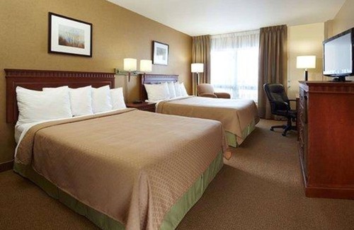 Dorval Hotel | Quality Inn & Suites P.E. Trudeau Airport