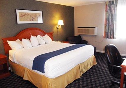 St. Charles Hotel | Quality Inn & Suites St Charles -West Chicago