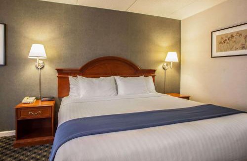 St. Charles Hotel | Quality Inn & Suites St Charles -West Chicago