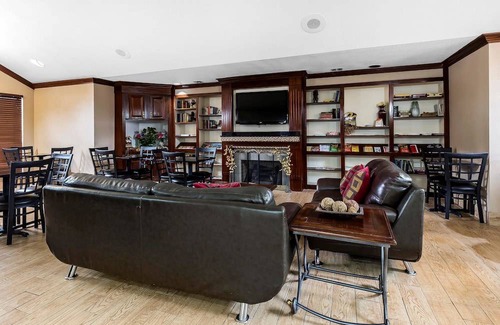 Columbia Hotel | Quality Inn & Suites Columbia I-70