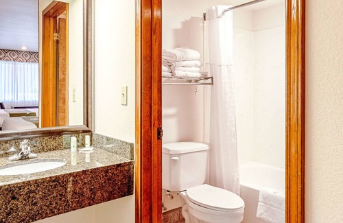 Three Rivers Hotel | Quality Inn Three Rivers