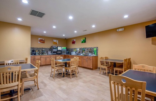 Tully Hotel | Quality Inn Tully I-81
