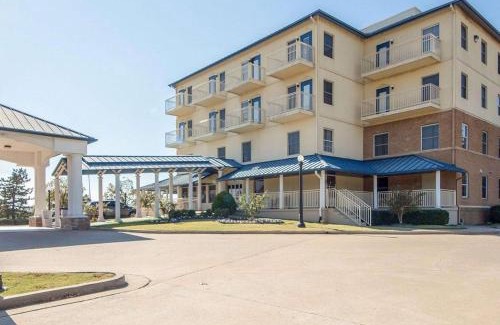Tulsa Hotel | Quality Inn Tulsa-Downtown West