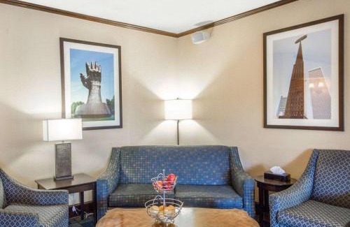 Tulsa Hotel | Quality Inn Tulsa-Downtown West