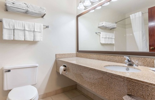 Fairborn Hotel | Quality Inn