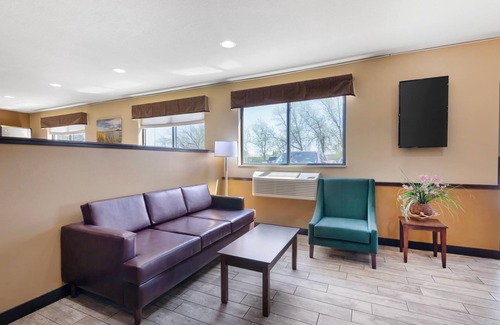 Grand Forks Hotel | Quality Inn
