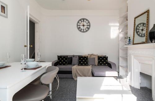 Brighton House | Quality Stay Room