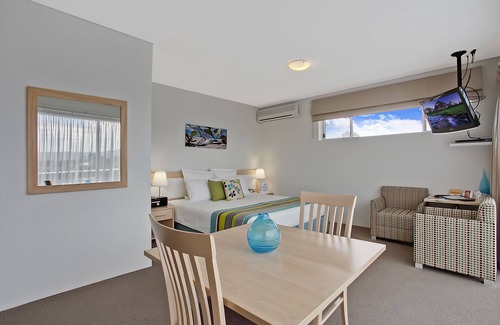 Towradgi Hotel | Quality Suites Pioneer Sands