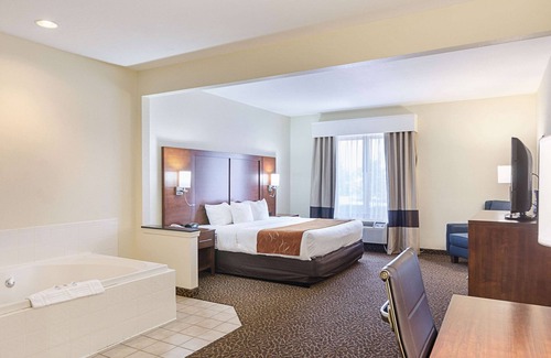 Springdale Hotel | Quality Suites Springdale West I-49