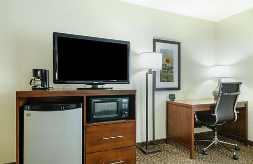 Springdale Hotel | Quality Suites Springdale West I-49