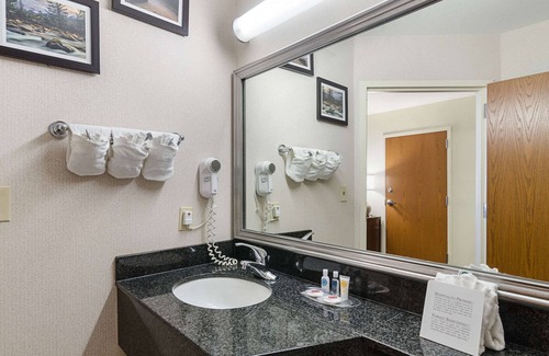 Springdale Hotel | Quality Suites Springdale West I-49
