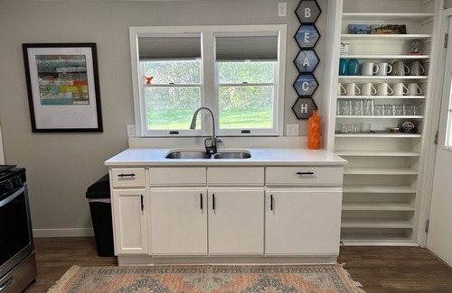 Geneva Township House | Quant, comfortable & clean home SUPER close to the Gingerman track & South Haven