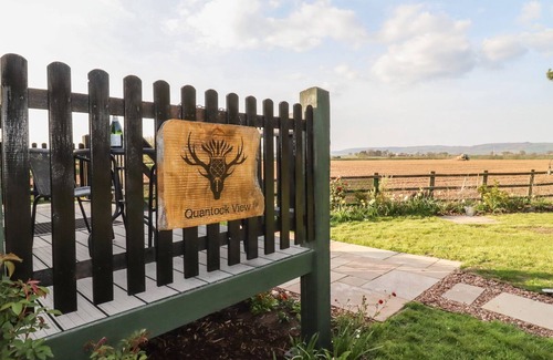 Oake Cottage | QUANTOCK VIEW, family friendly, with hot tub in Milverton