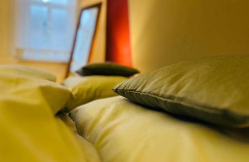 Suhl Apartment | Quartier48 - 2 Stadtapartments oder das ganze Haus bis 9 Personen