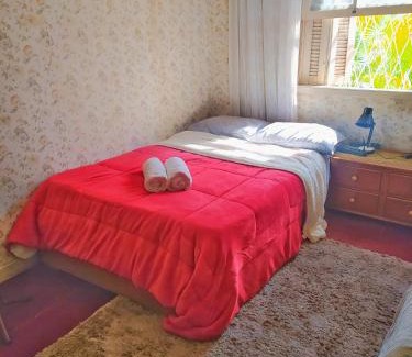 Campo Belo House | Quarto com café manhã básico lado Metrô e Aeroporto