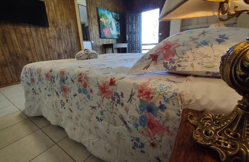 Praia Grande Apartment | Quarto Ipê Rosa