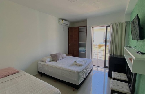 Palhoca Hotel | Quarto Suíte com Banheiro Privativo, Sacada e Vista Lateral, na Beira mar
