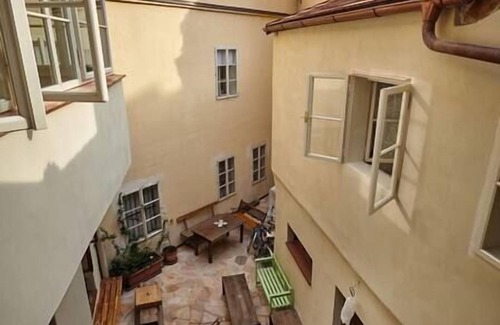 Prague 1 Apartment | Queen Bee house. Johan studio