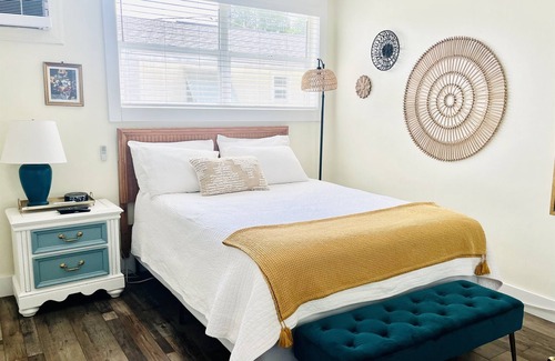 Safety Harbor Hotel | Queen Comfort Your Calm Escape Awaits