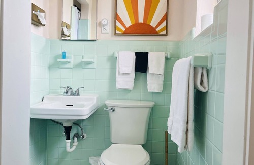Safety Harbor Hotel | Queen Comfort Your Calm Escape Awaits