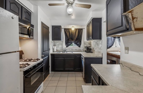 Inkster House | Queen G2 Mansion (3-Bedroom Home) - Pets Allowed by RedAwning