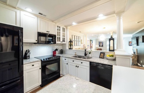 Cherry Condo | Queen's Road 2bdrm