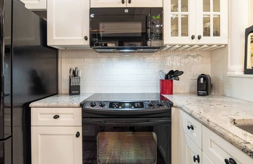 Cherry Condo | Queen's Road 2bdrm