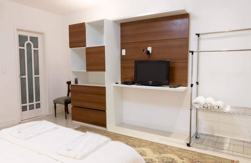 Sao Conrado Hotel | Queen-size suite in a luxury hotel