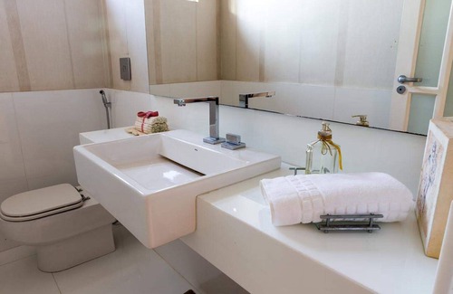 Sao Conrado Hotel | Queen-size suite in a luxury hotel