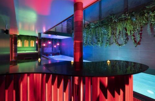 Clichy-Sous-Bois House | Queen Suite with Balcony and Private Spa Access 21h30-23h30