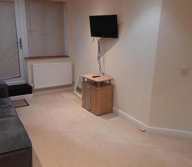 Trafford Apartment | Queens One
