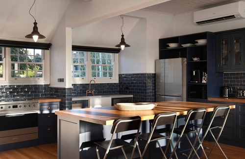 Daylesford House | Queensberry Hill View- luxury group retreat with heated pool