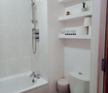 Erith Apartment | Quibid Cozy Downtown Apartment QS013